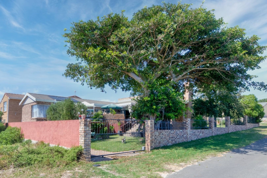 3 Bedroom Property for Sale in De Kelders Western Cape